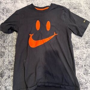 nike shirt smiley